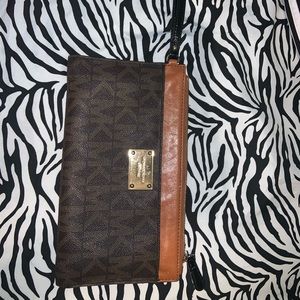 Michael kors wristlet